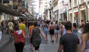 La inestabilidad política y las altas temperaturas lastran el inicio de la campaña otoño-invierno para el pequeño comercio
