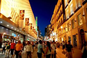 Portal de l'Àngel de Barcelona y Preciados de Madrid, las calles comerciales más caras de España